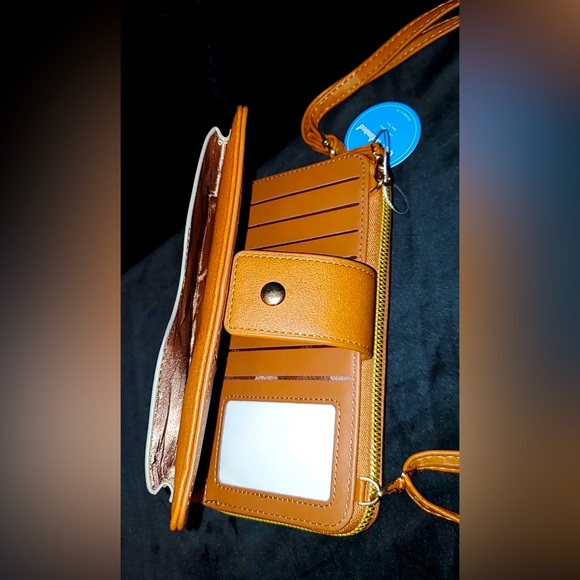 Chic Unlimited Crossbody/Purse/Wallet. NWT. - Picture 5 of 8